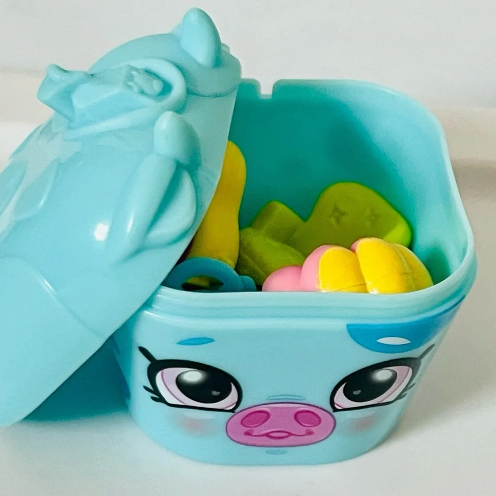 Shopkins Collectibles - Shopkins Lot of 5 including storage box